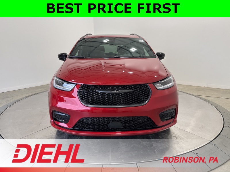 2026 Chrysler Pacifica Limited photo 2