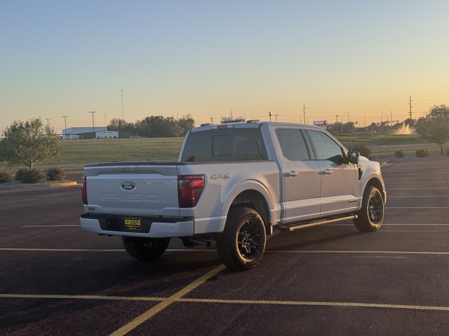 2025 Ford F-150 XLT photo 3
