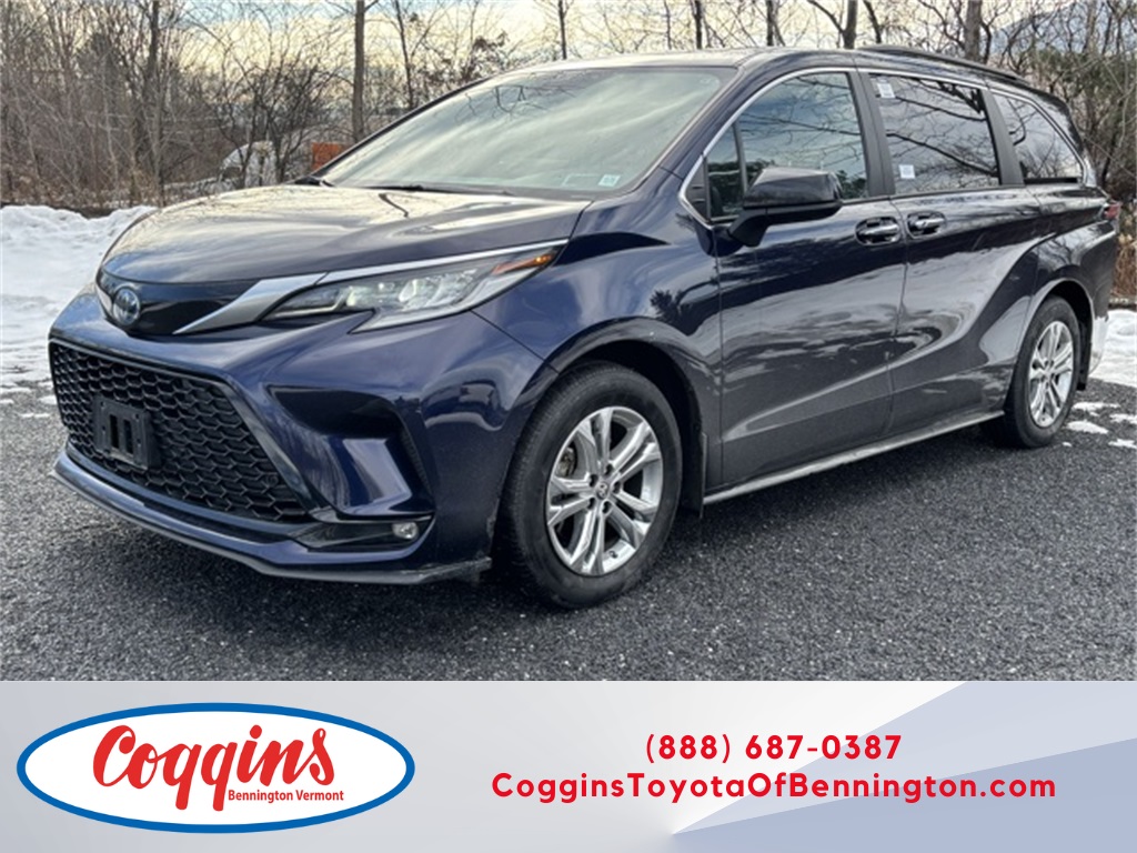 2022 Toyota Sienna XSE's photo