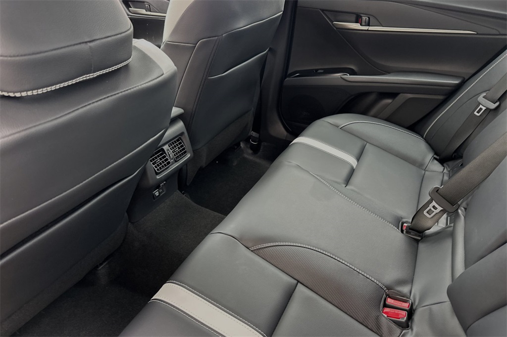 2025 Toyota Camry SE photo 9
