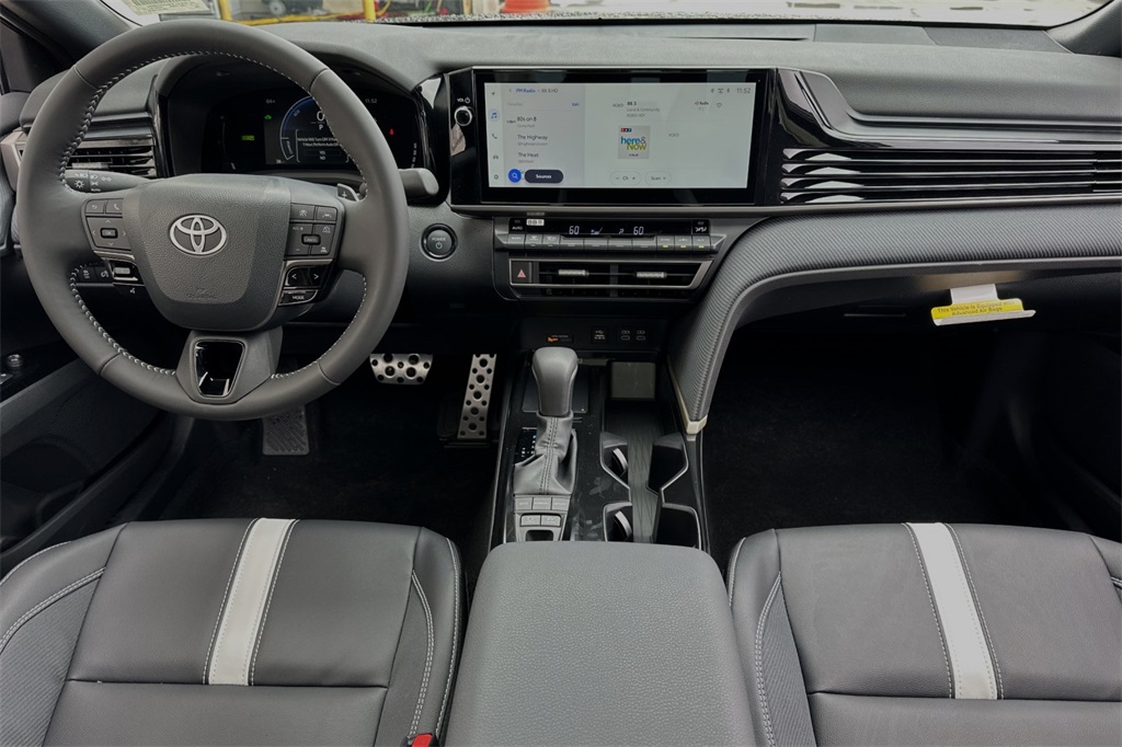 2025 Toyota Camry SE photo 10