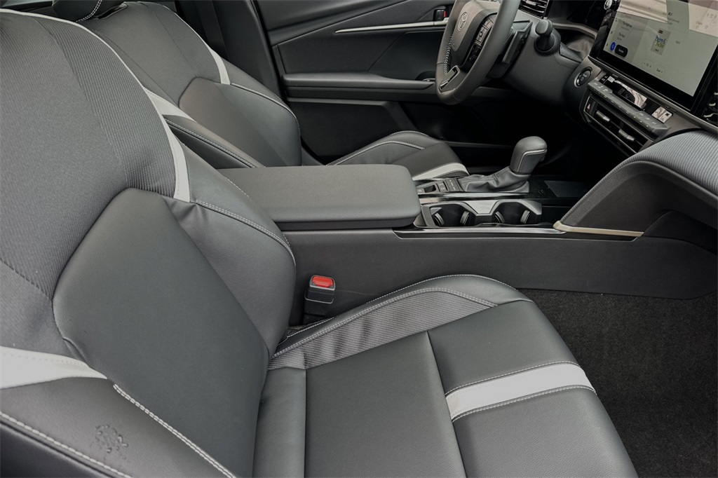 2025 Toyota Camry SE photo 12