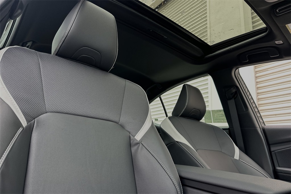 2025 Toyota Camry SE photo 13