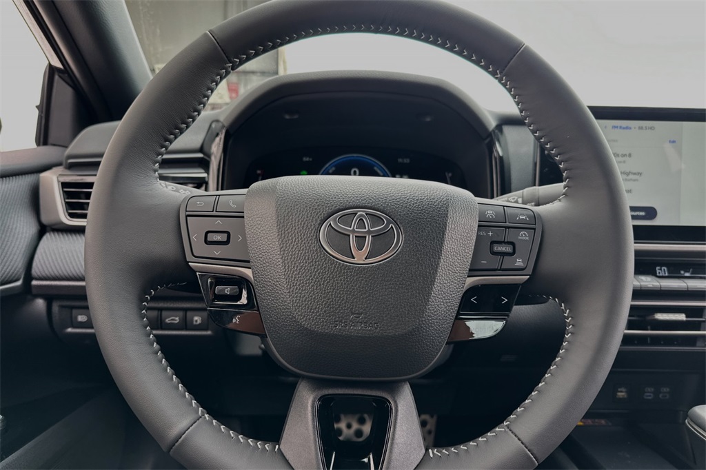 2025 Toyota Camry SE photo 17