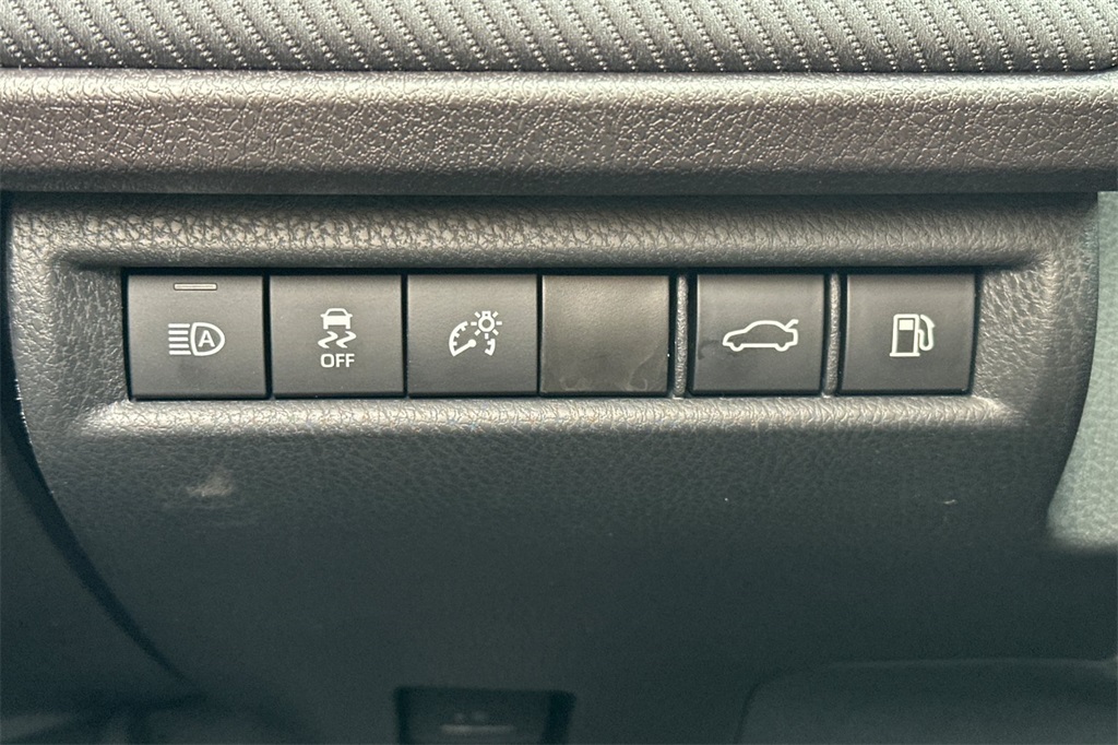 2025 Toyota Camry SE photo 18