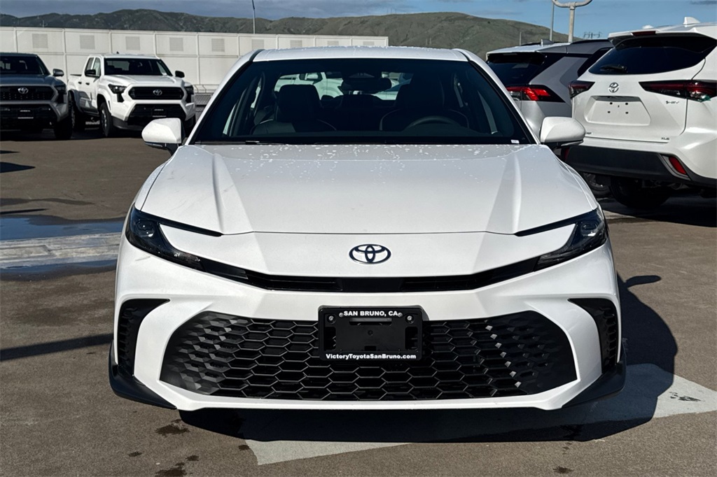 2025 Toyota Camry SE photo 3