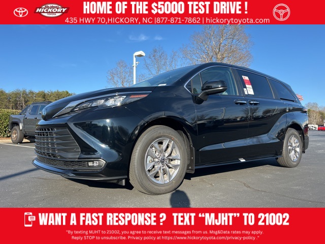 2026 Toyota Sienna XLE's photo