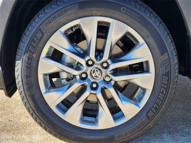 2025 Toyota RAV4 XLE Premium photo 4