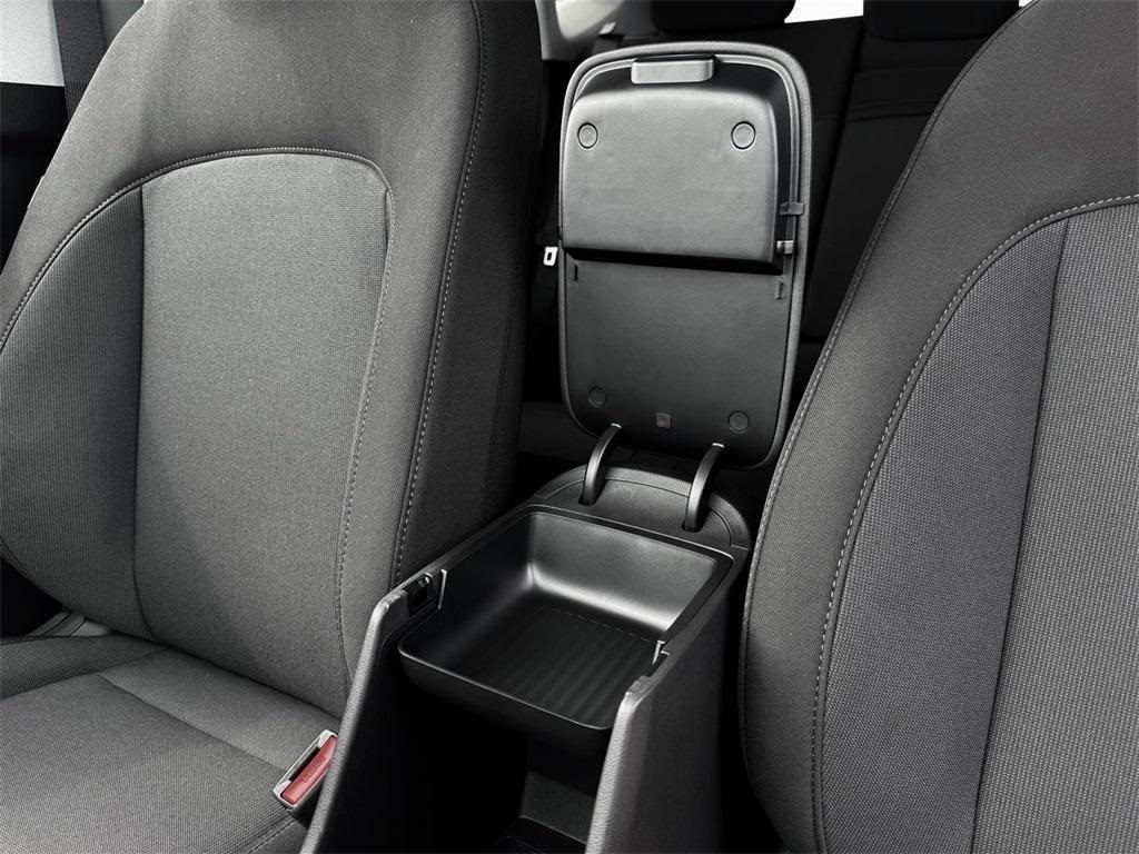 2025 Hyundai Kona SEL photo 17
