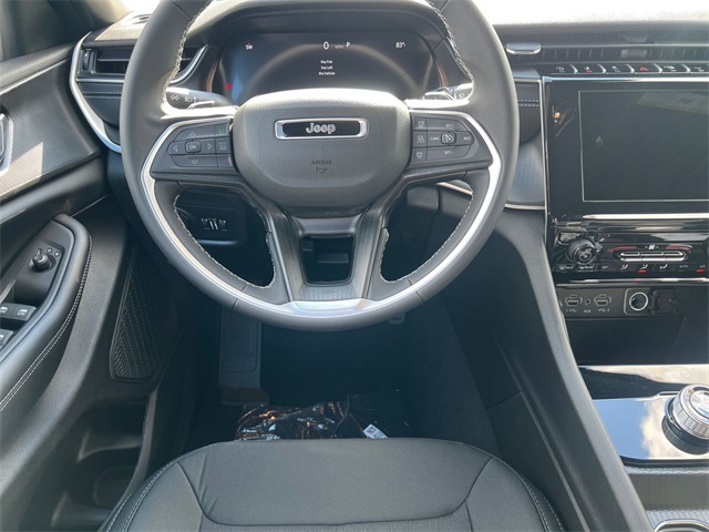 new 2025 Jeep Grand Cherokee L car, priced at $39,402