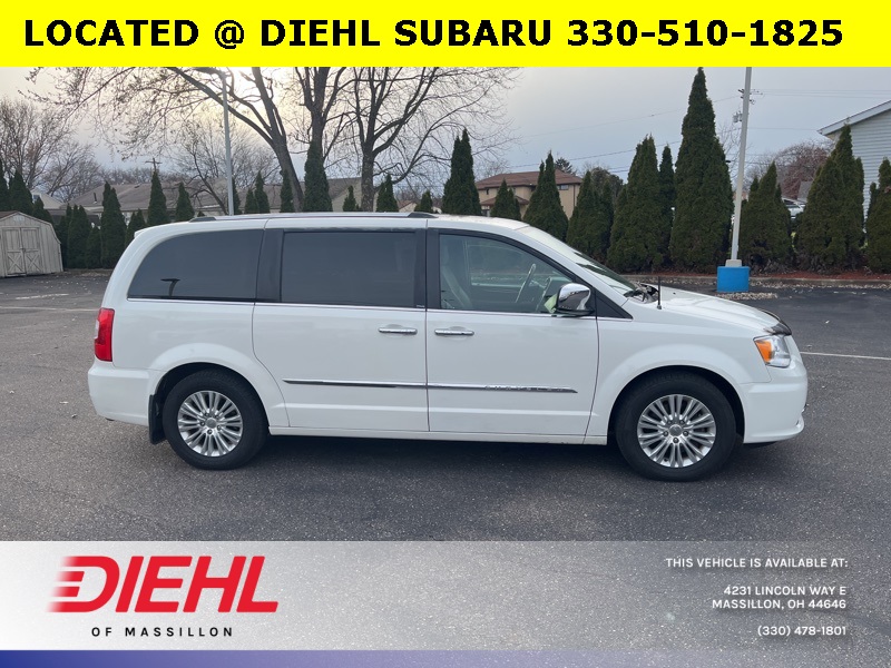 2012 Chrysler Town & Country Limited photo 2