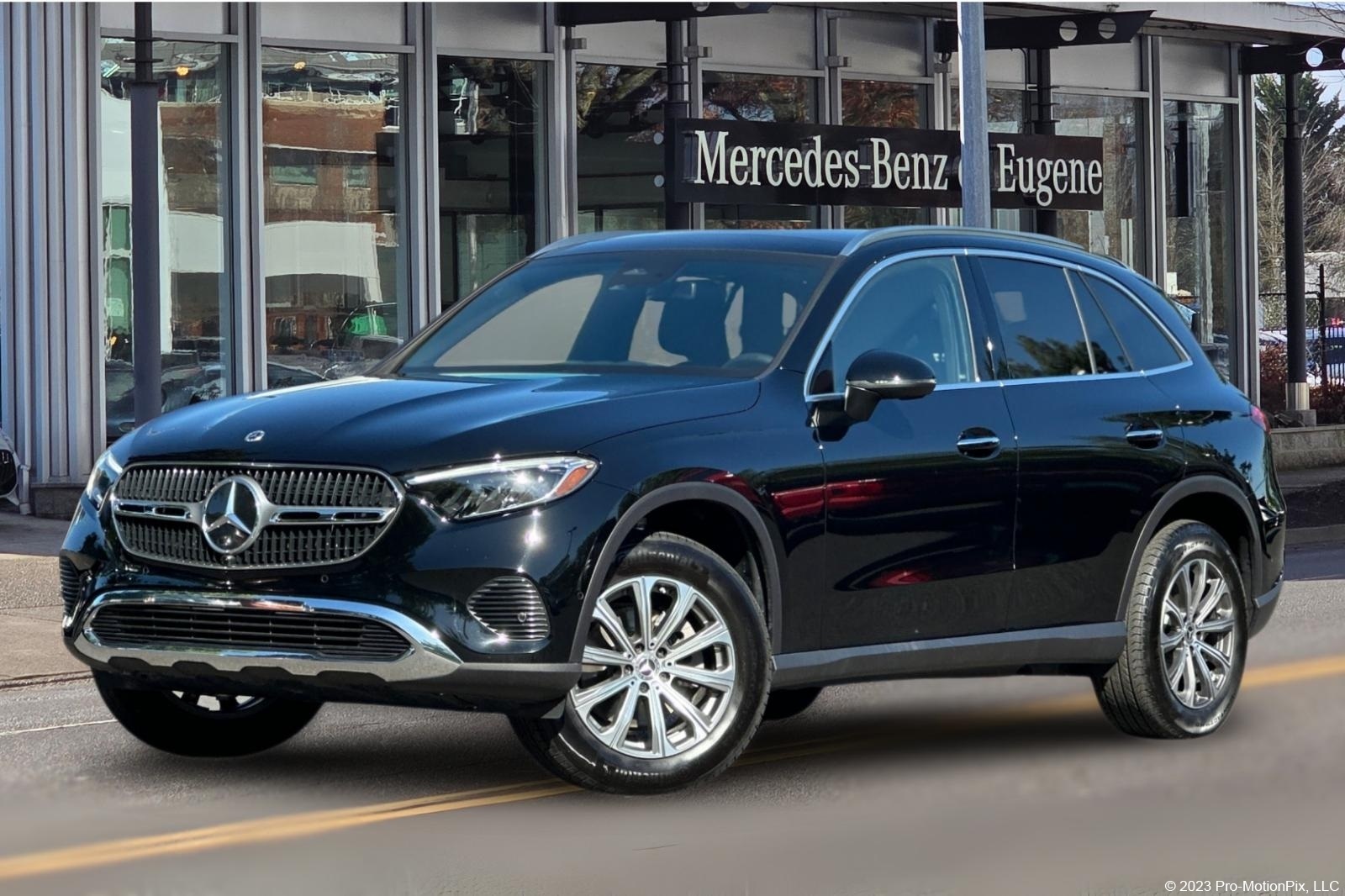 2025 Mercedes-Benz GLC Base's photo