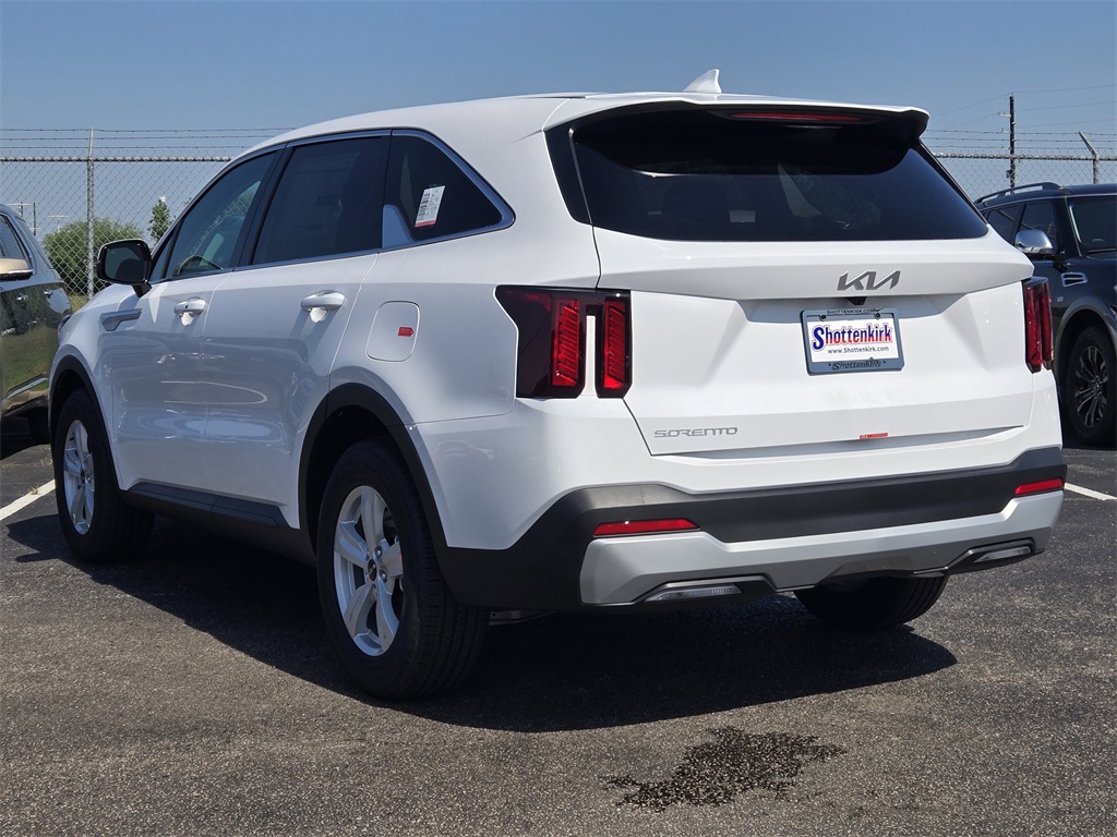 2026 Kia Sorento LX photo 2