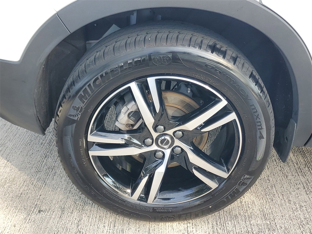 used 2025 Volvo XC40 car, priced at $27,895