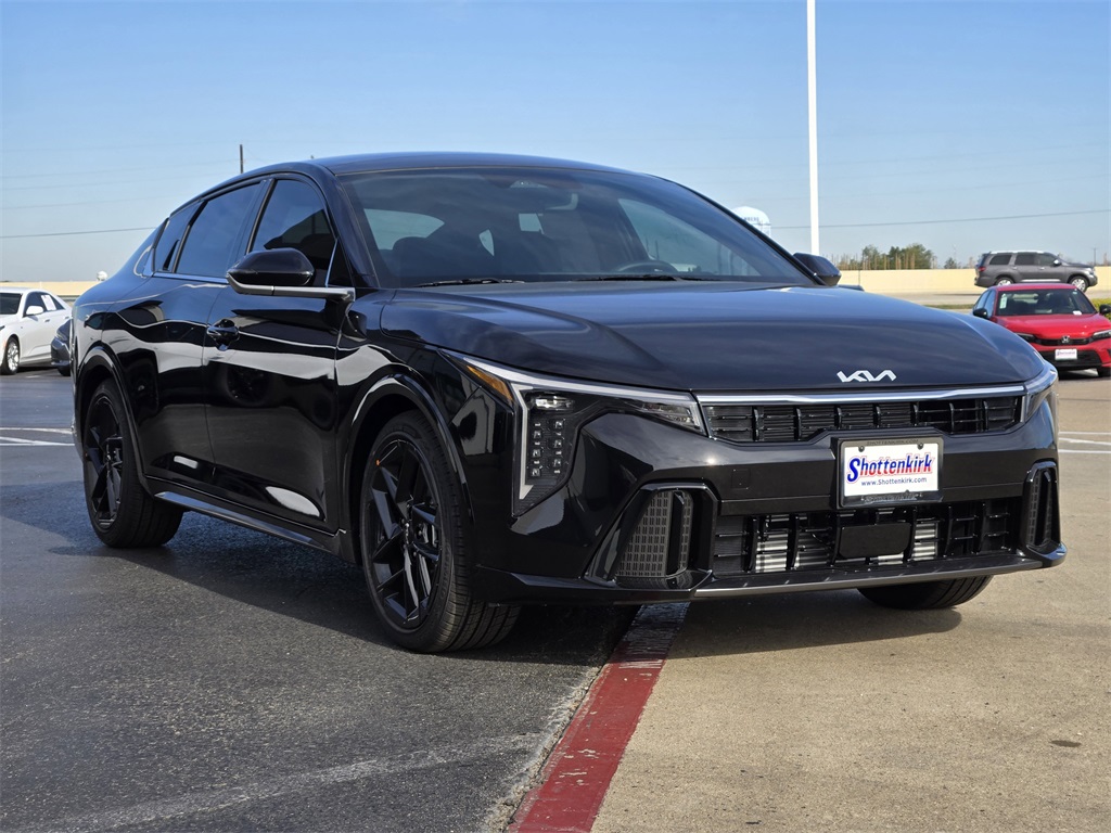 2025 Kia K4 GT-Line Turbo photo 2