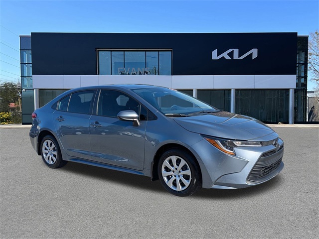 2025 Toyota Corolla LE's photo