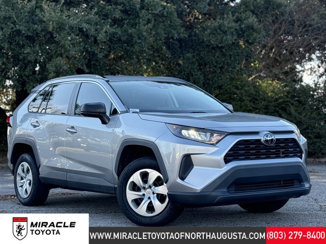 2020 Toyota RAV4 LE's photo