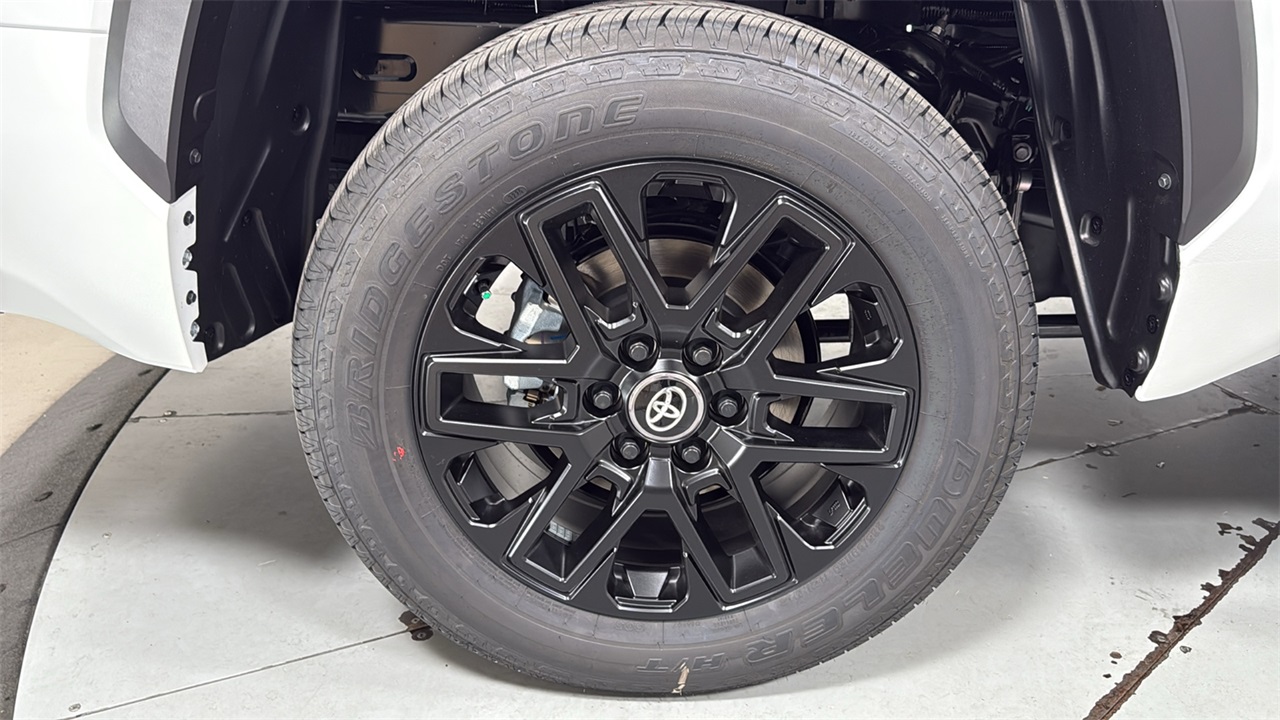 2026 Toyota Tundra SR5 CrewMax photo 21