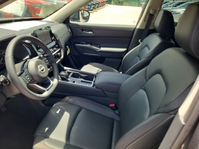 2025 Gun Metallic Nissan Pathfinder SL FWD SUV