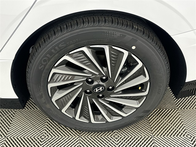 Sonata Hybrid SEL
