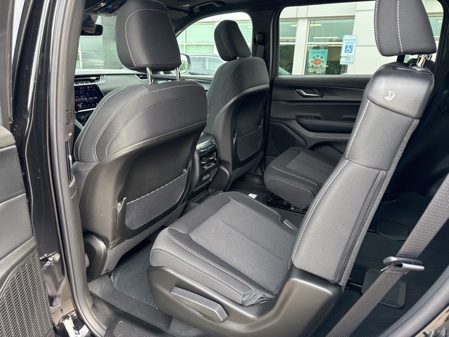 2025 Jeep Grand Cherokee Laredo X photo 12
