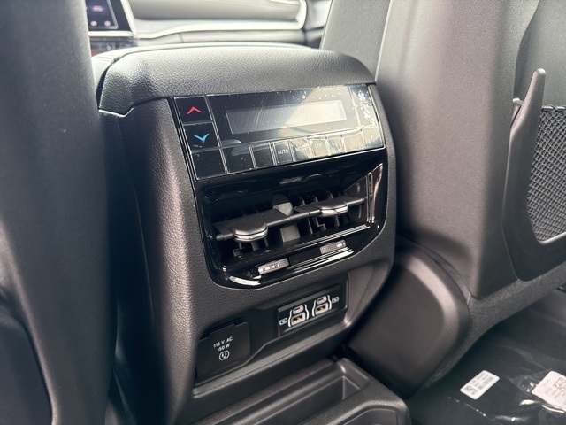 2025 Jeep Grand Cherokee Laredo X photo 13