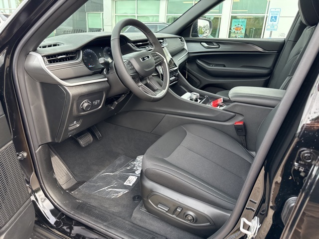 2025 Jeep Grand Cherokee Laredo X photo 16