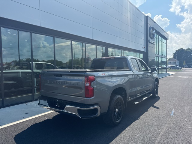 2020 Chevrolet Silverado 1500 LT photo 2
