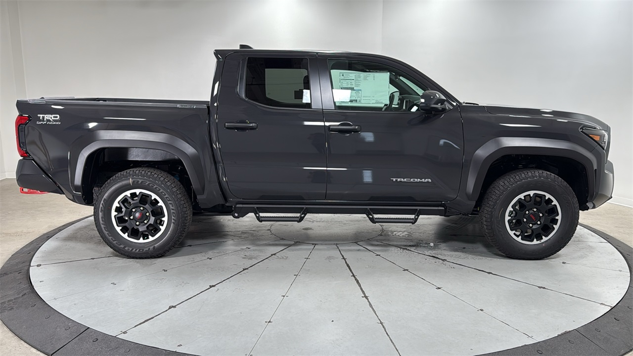 2025 Toyota Tacoma TRD Off-Road Double Cab photo 6