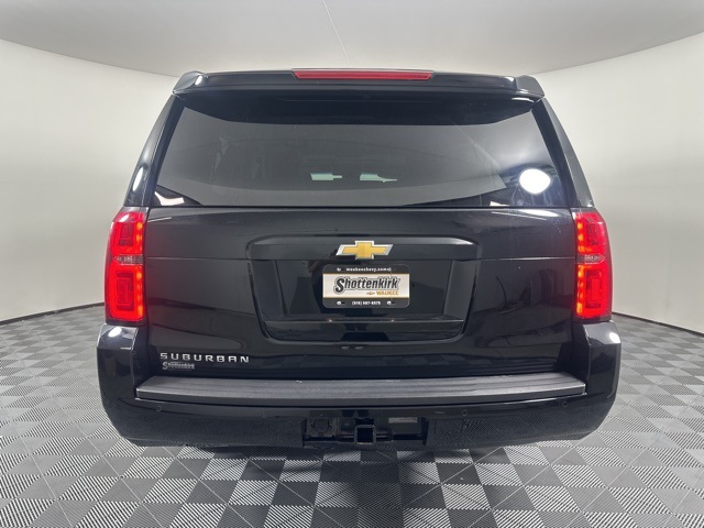 2018 Chevrolet Suburban LT photo 3