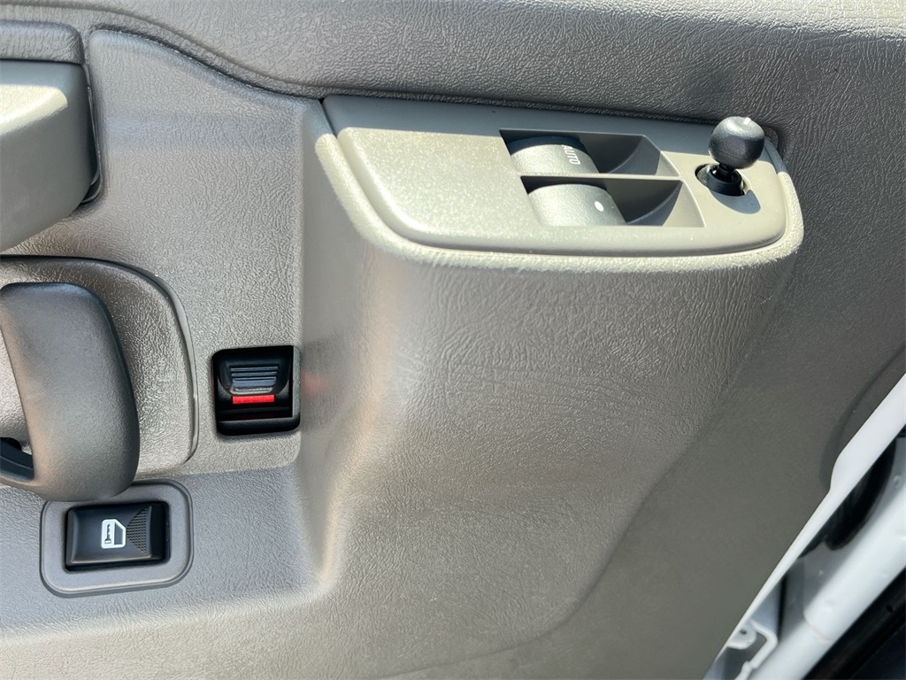 2025 Gmc Savana Passenger LT photo 7