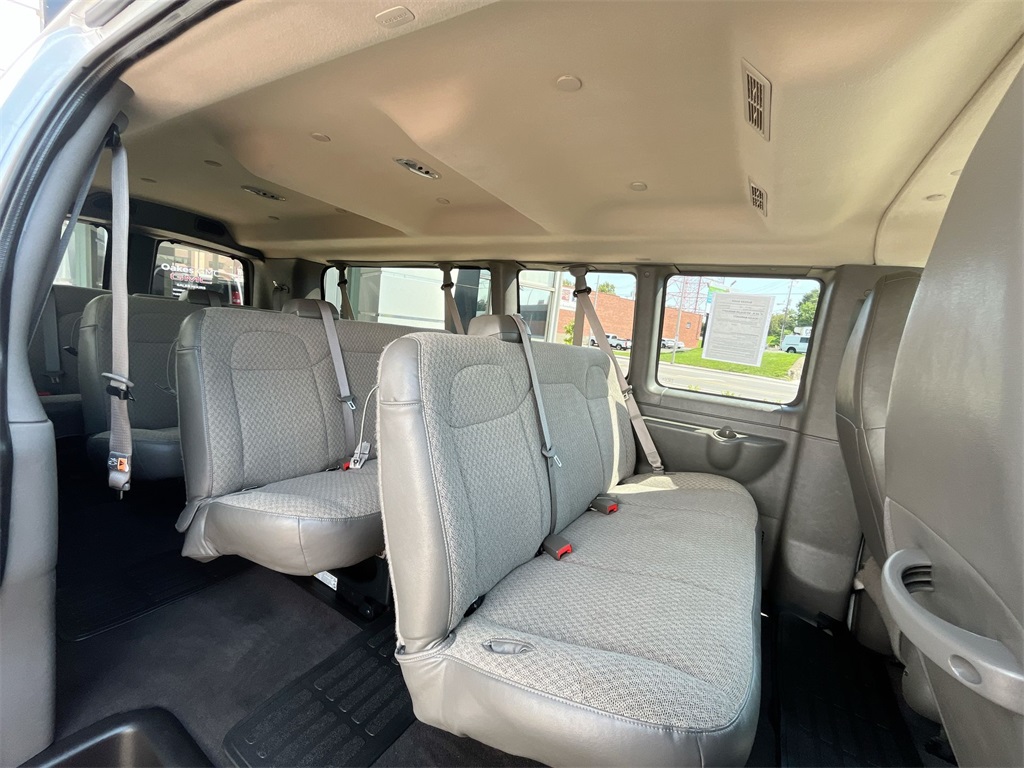 2025 Gmc Savana Passenger LT photo 13