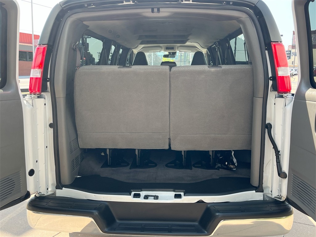 2025 Gmc Savana Passenger LT photo 16