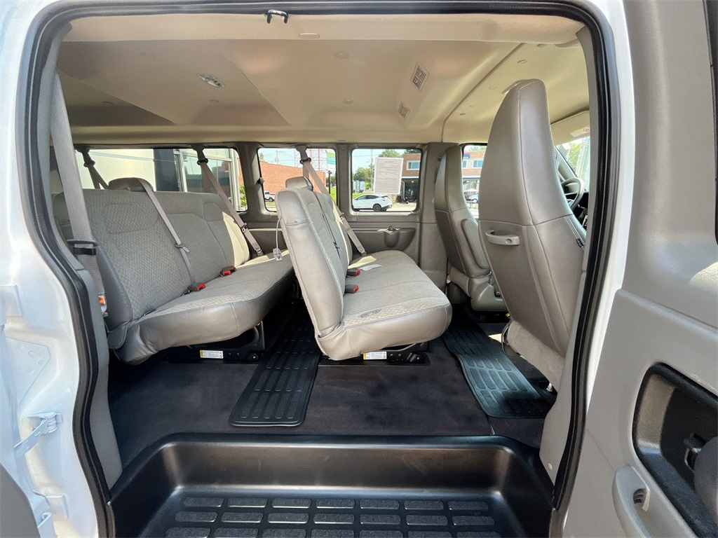 2025 Gmc Savana Passenger LT photo 18