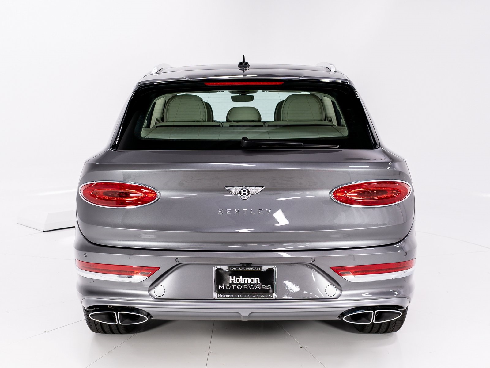 2025 Bentley Bentayga V8 photo 4