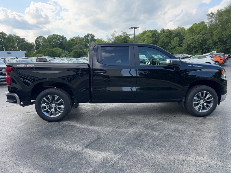 2025 Chevrolet Silverado 1500 LT photo 2