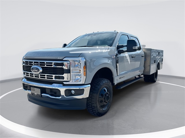 2025 Ford F-350 Super Duty Chassis Cab XLT's photo