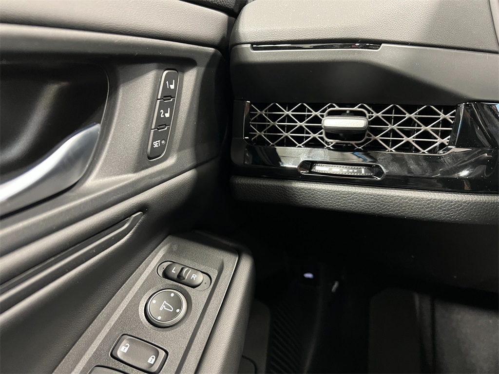 2025 Honda Accord Hybrid EX-L Sedan 4 Dr. FWD 18