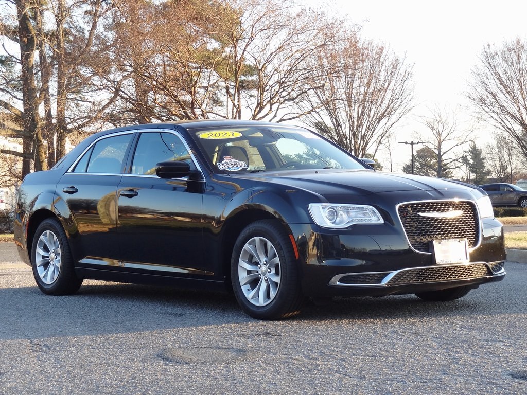 2023 Chrysler 300 Touring's photo
