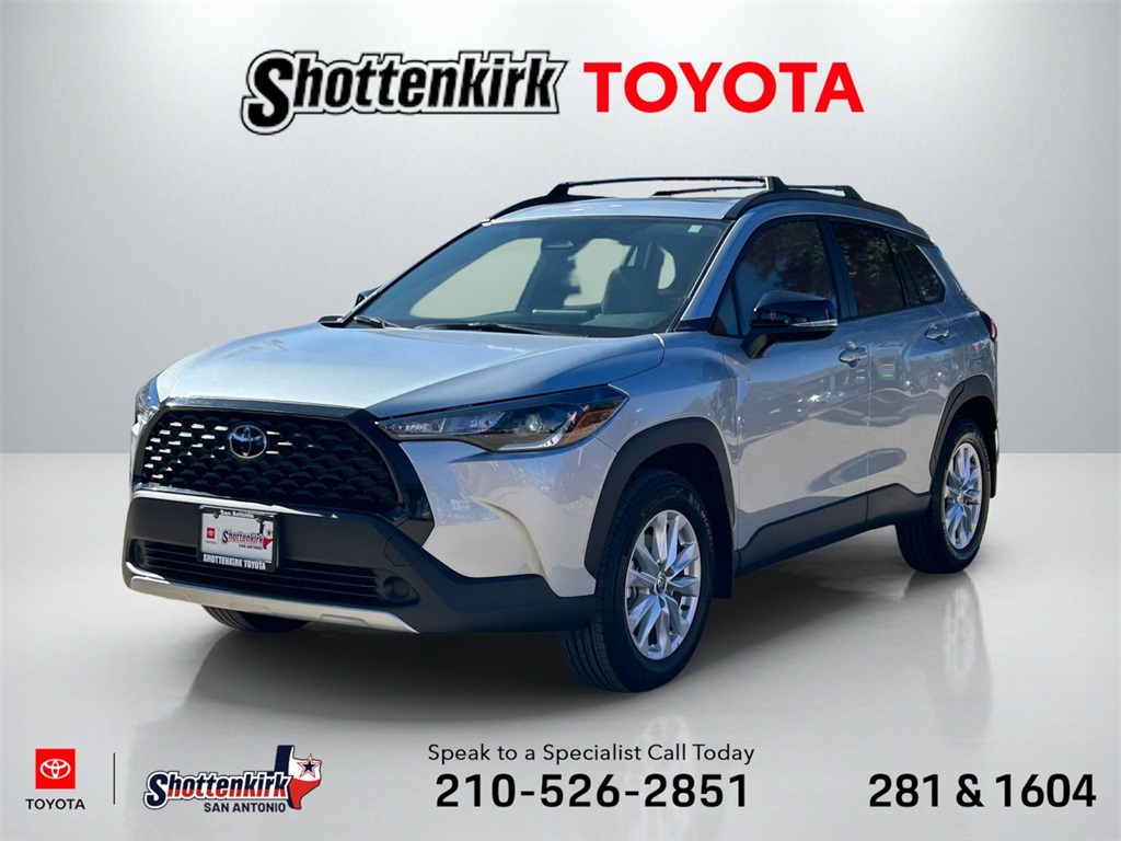 2025 Toyota Corolla Cross LE's photo