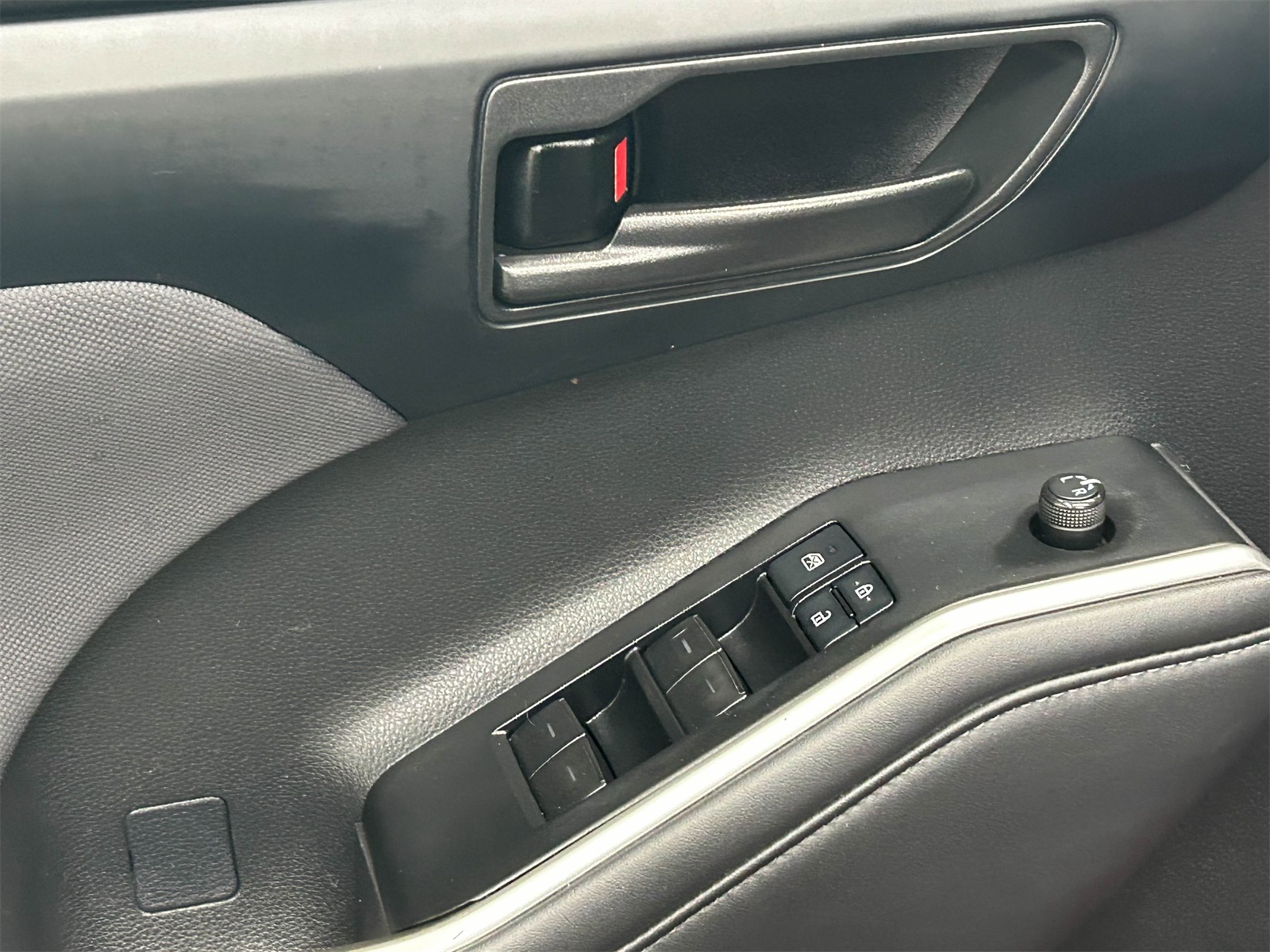 used 2022 Toyota Highlander car, priced at $25,995