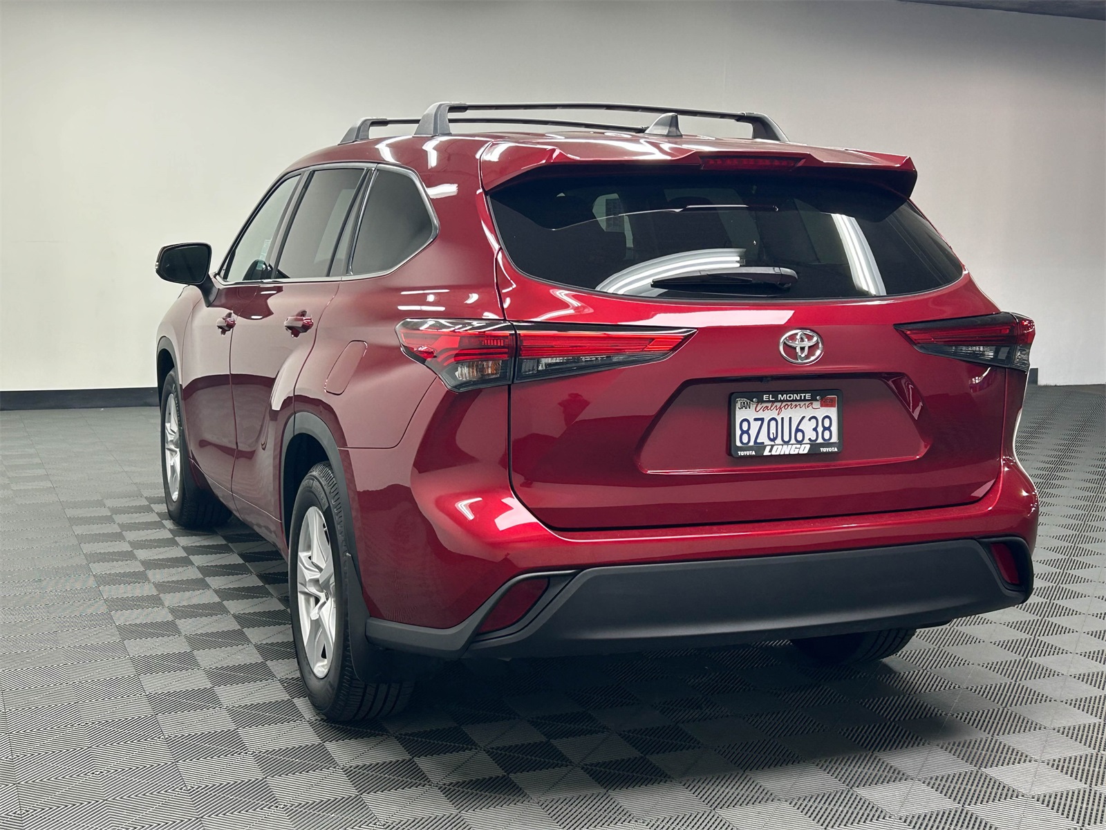 used 2022 Toyota Highlander car, priced at $25,995