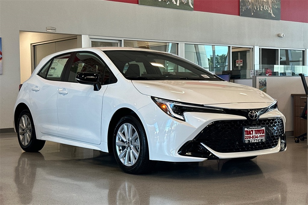 2026 Toyota Corolla SE photo 2