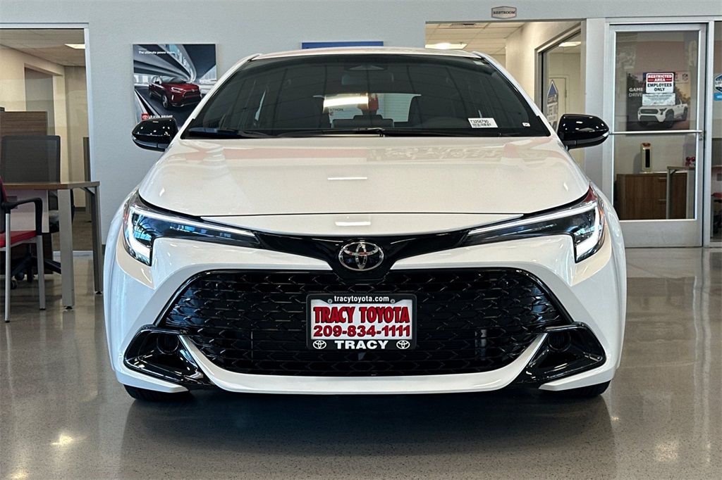 2026 Toyota Corolla SE photo 3