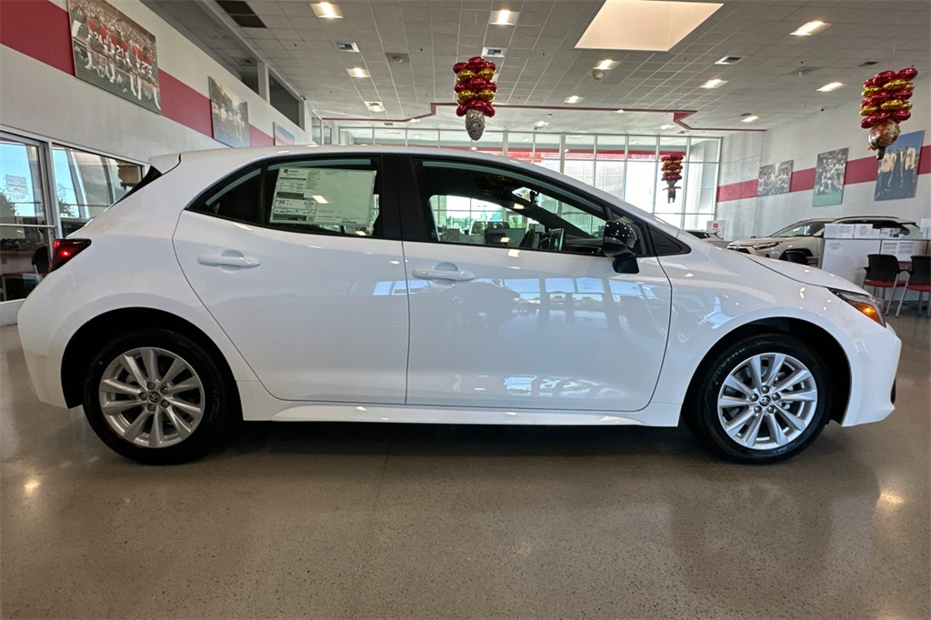 2026 Toyota Corolla SE photo 4