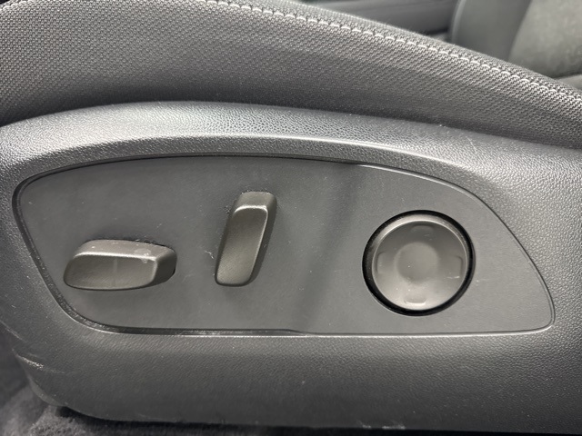 used 2024 Chevrolet Traverse car, priced at $33,888