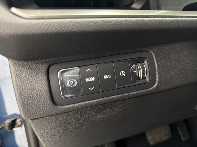 used 2024 Chevrolet Traverse car, priced at $33,888