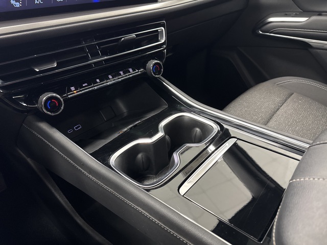 used 2024 Chevrolet Traverse car, priced at $33,888