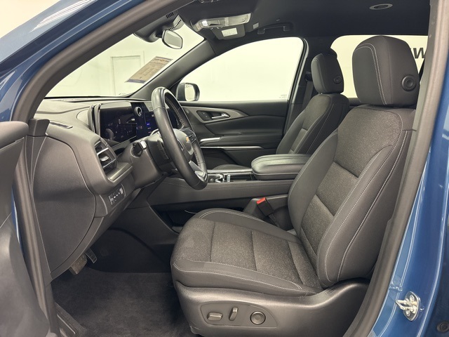 used 2024 Chevrolet Traverse car, priced at $33,888