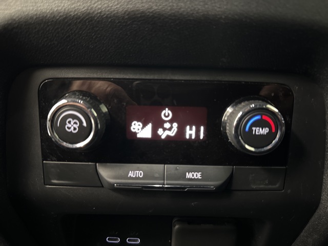 used 2024 Chevrolet Traverse car, priced at $33,888